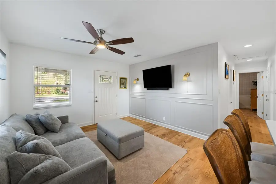 4722 W Wallcraft Avenue, Tampa, FL 33611 - Image #2