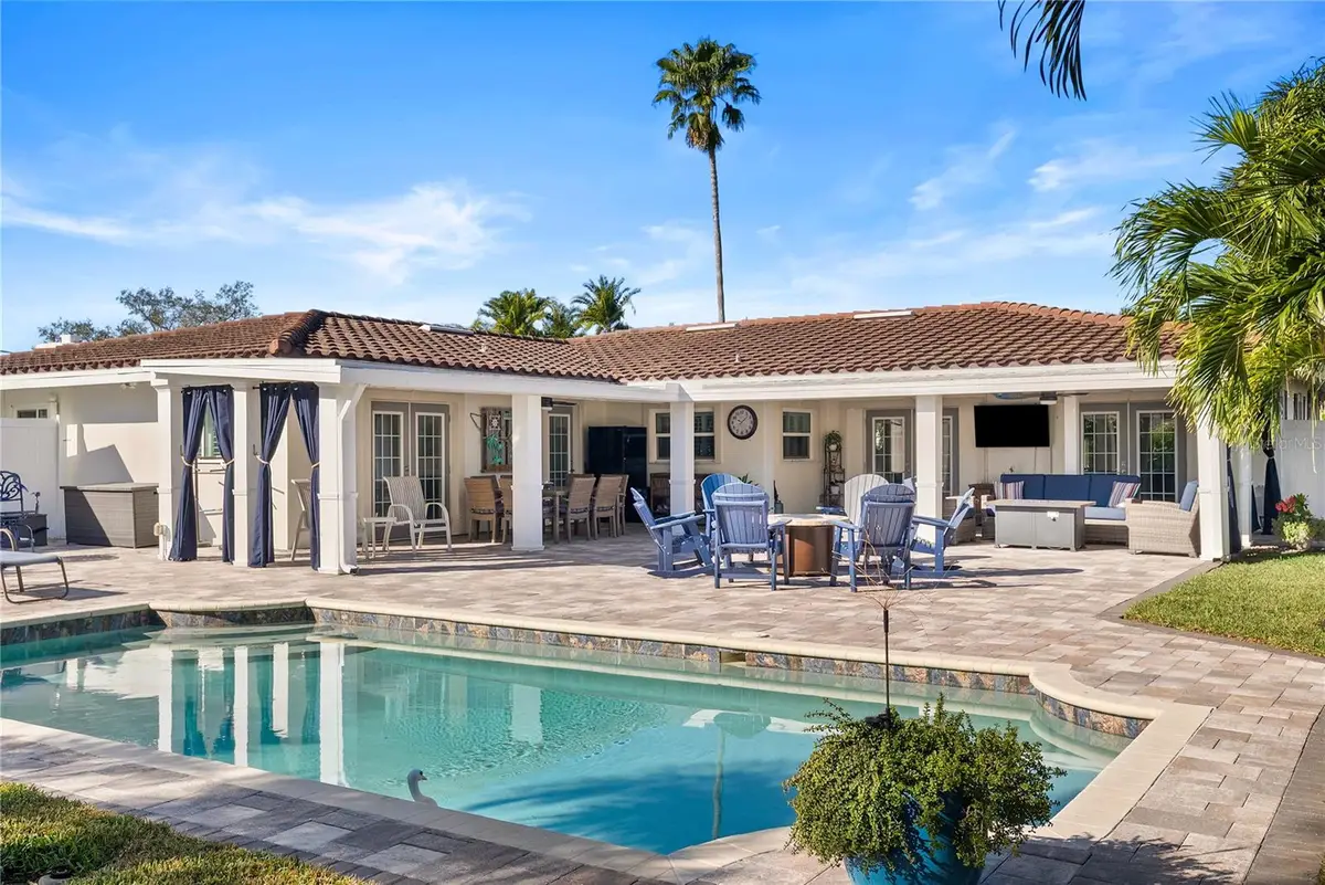 1896 Sailfish Road S, Saint Petersburg, FL 33707 - Image #1