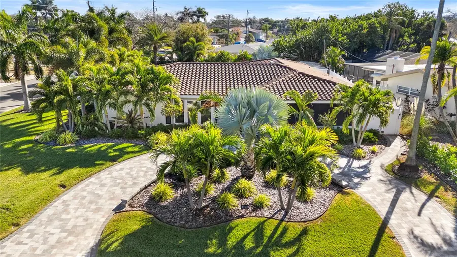 1896 Sailfish Road S, Saint Petersburg, FL 33707 - Image #2