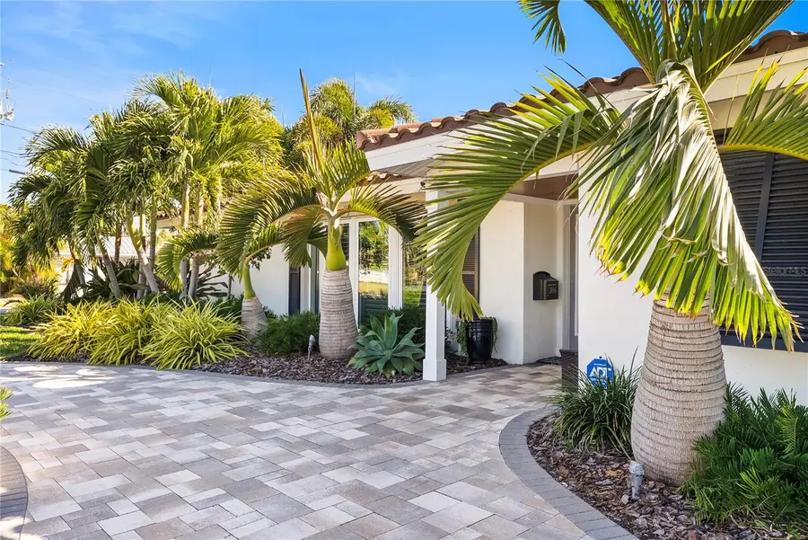 1896 Sailfish Road S, Saint Petersburg, FL 33707 - Image #3