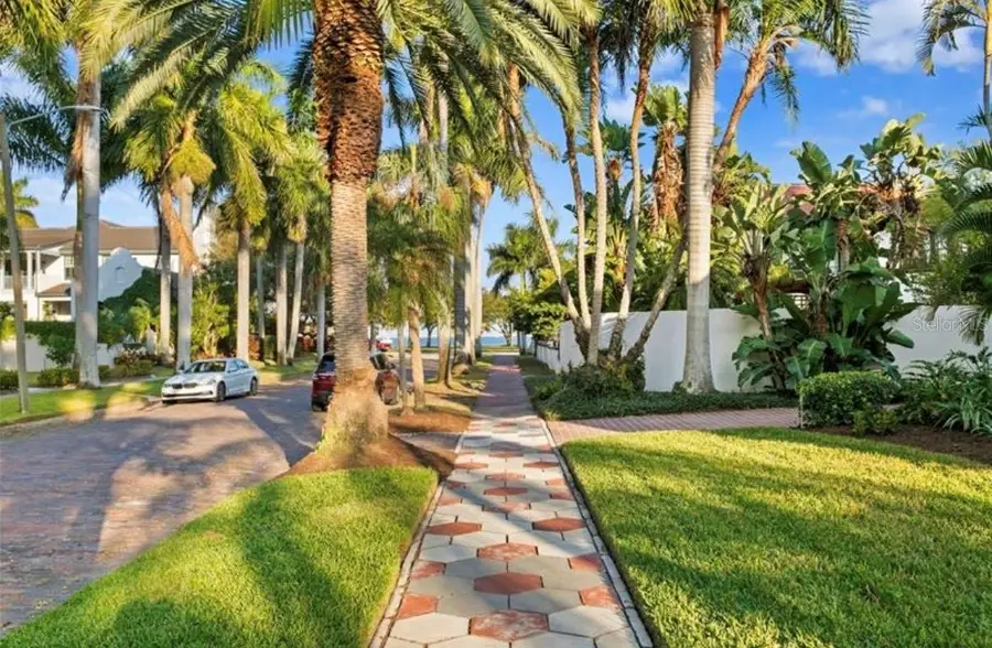 936 17th Avenue Ne, Saint Petersburg, FL 33704 - #2