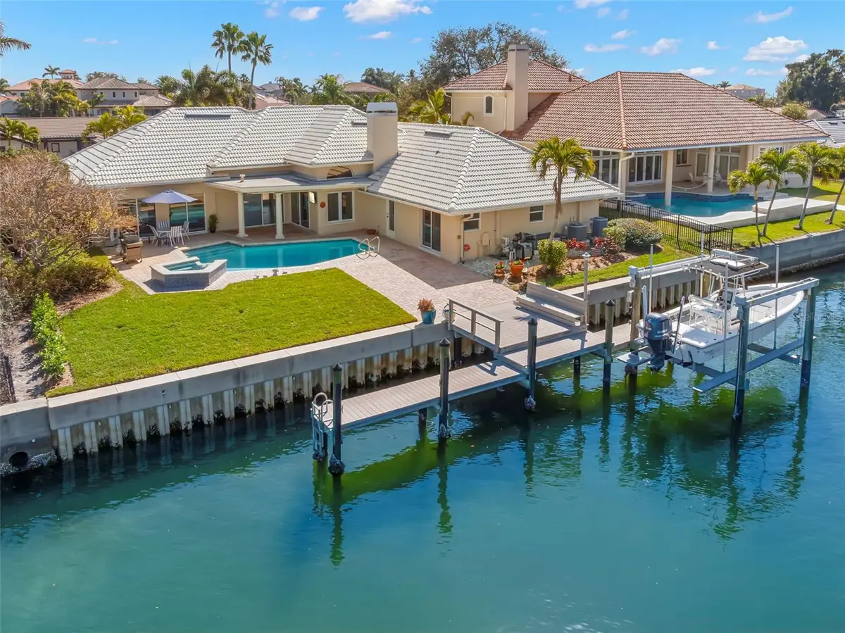 2035 Hawaii Avenue Ne, Saint Petersburg, FL 33703 - #1