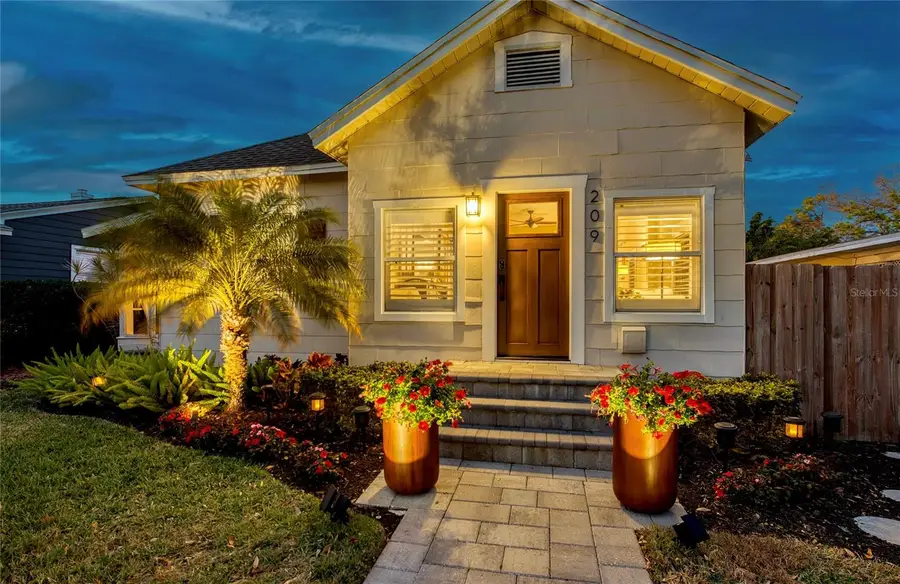 209 35th Avenue N, Saint Petersburg, FL 33704 - #2