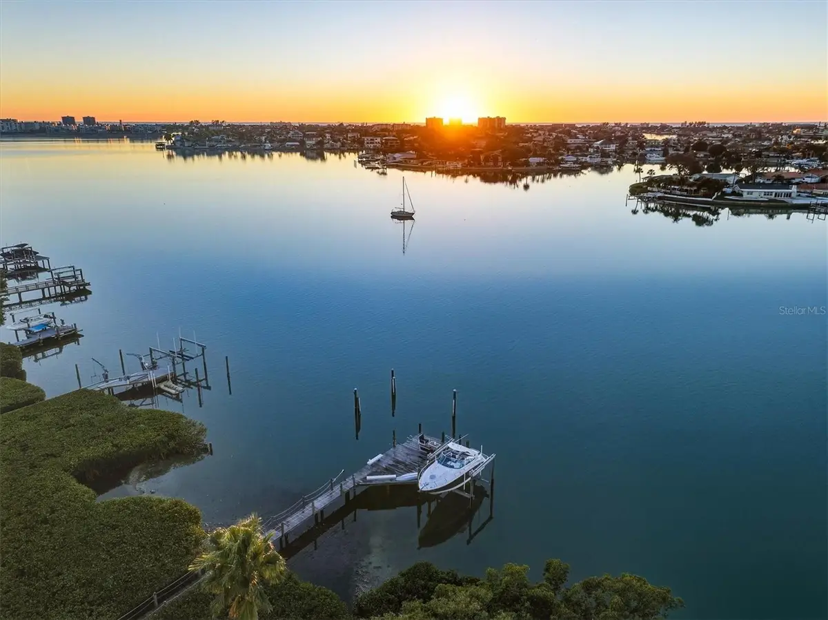 670 Sunset Drive S, Saint Petersburg, FL 33707 - #1