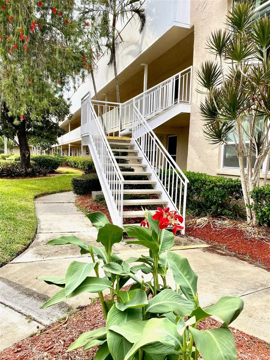 10032 65th Avenue N #17, Saint Petersburg, FL 33708 - Image #3