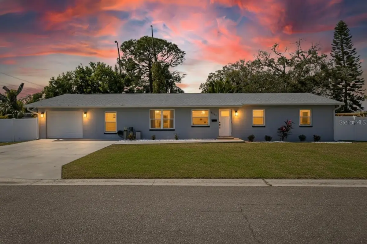 8050 Carolyn Street Ne, Saint Petersburg, FL 33702 - #1