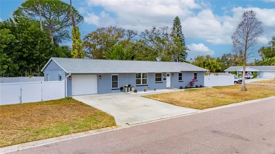 8050 Carolyn Street Ne, Saint Petersburg, FL 33702 - #3