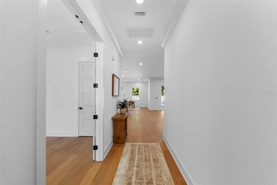 3904 Greenwood Drive, Tampa, FL 33611 - Image #2