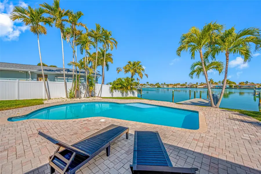 7905 9th Avenue S, Saint Petersburg, FL 33707 - #3