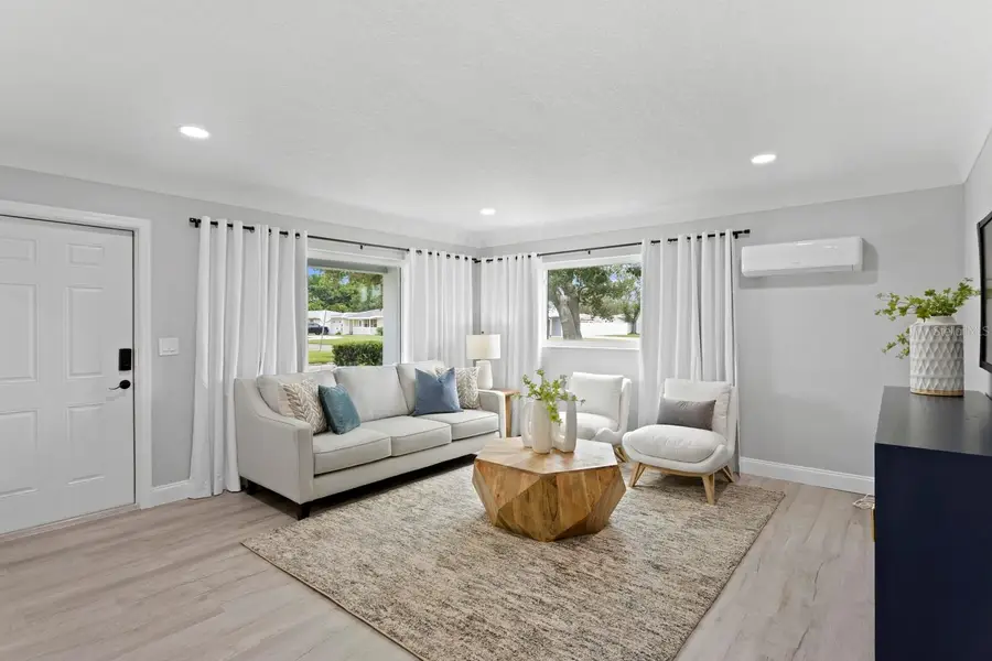 4300 Maple Street Ne, Saint Petersburg, FL 33703 - #2