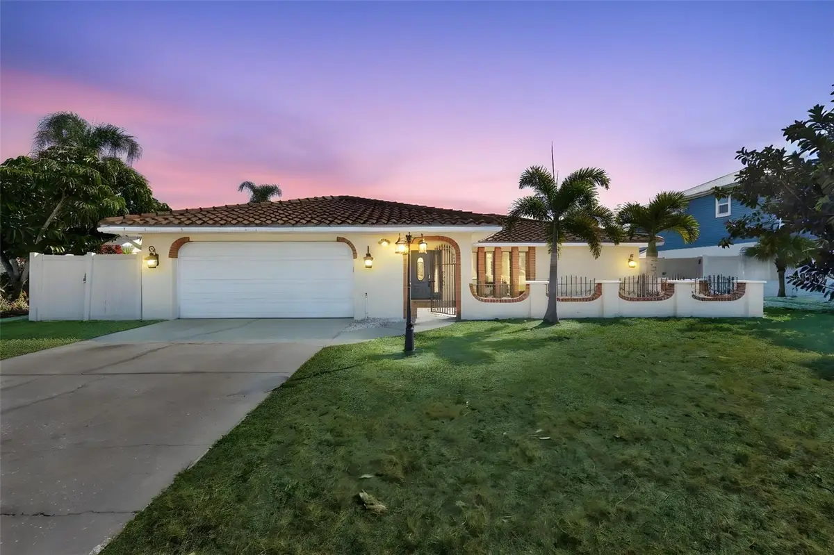 6523 King Palm Way, Apollo Beach, FL 33572 - #1