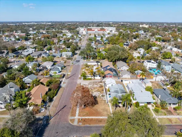 2555 Burlington Avenue N, ST PETERSBURG, FL 33713