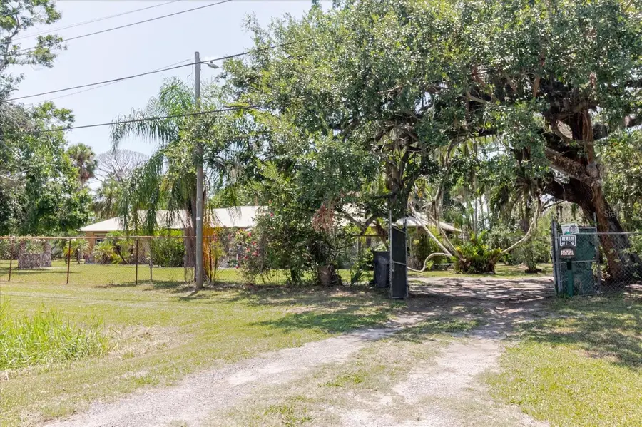 12115 S Us Hwy 41, Gibsonton, FL 33534 - #2