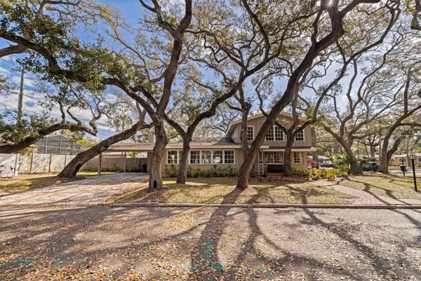 2901 Pelham Road N, ST PETERSBURG, FL 33710