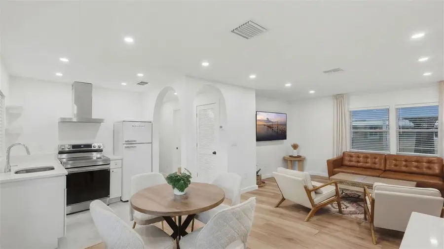 4631 Queensboro Avenue S, Saint Petersburg, FL 33711 - #2