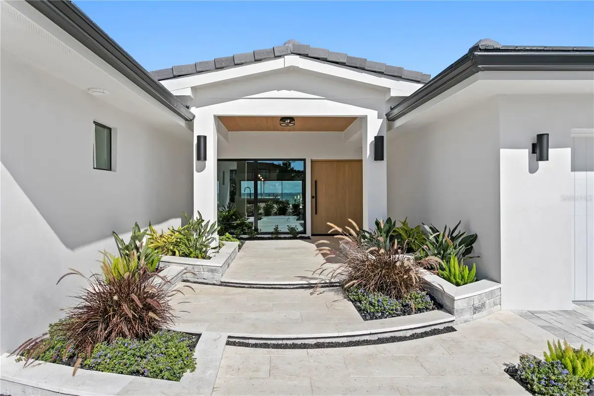 2580 E Bay Isle Drive Se, Saint Petersburg, FL 33705 - #1