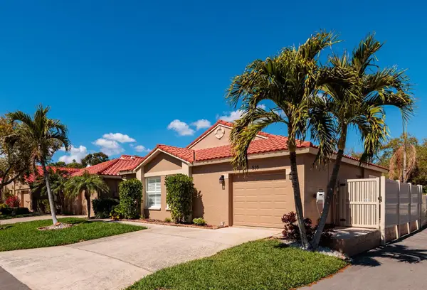 535 St Tropez Circle Ne, ST PETERSBURG, FL 33703