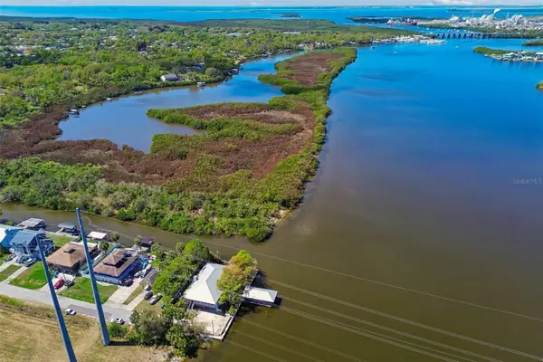 9901 Bay Drive, GIBSONTON, FL 33534