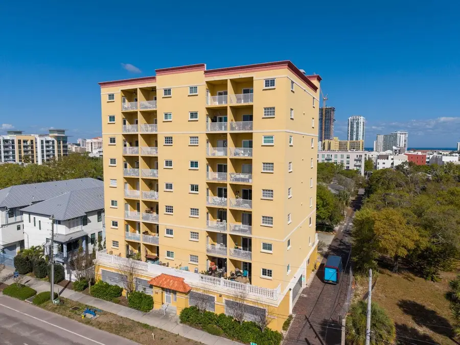 316 8th Street S #402, Saint Petersburg, FL 33701 - #3