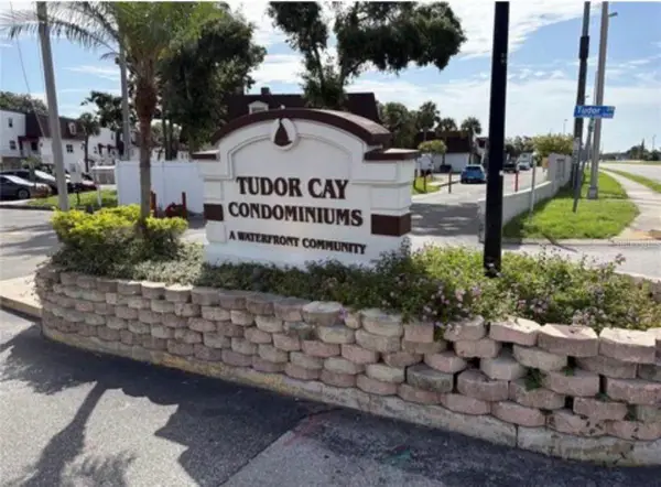 9130 Tudor Drive #M105, TAMPA, FL 33615