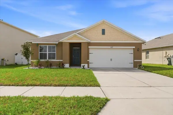 2829 Grandbury Grove Road, LAKELAND, FL 33811