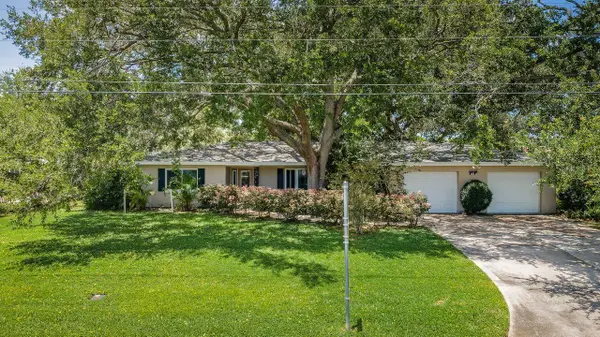 1704 Cypress Avenue, BELLEAIR, FL 33756