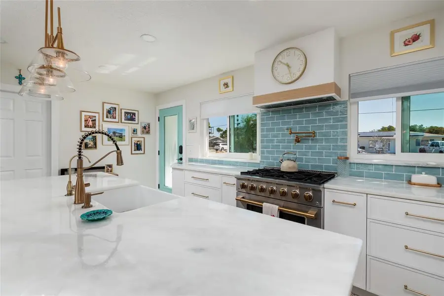 9298 Sun Isle Drive Ne, Saint Petersburg, FL 33702 - #3