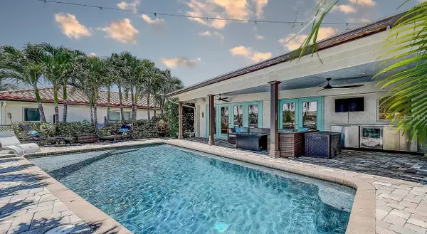 1998 Kansas Avenue Ne, ST PETERSBURG, FL 33703