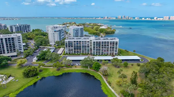 100 Oakmont Lane #402, BELLEAIR, FL 33756