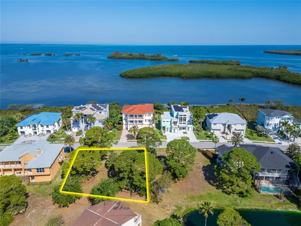 Harbour Watch Circle, TARPON SPRINGS, FL 34689