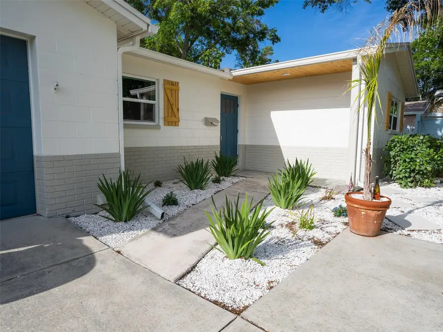 300 84th Avenue Ne, Saint Petersburg, FL 33702 - #2