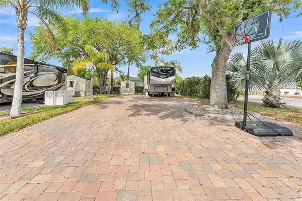 16329 Cherry Tree Court, CLERMONT, FL 34714