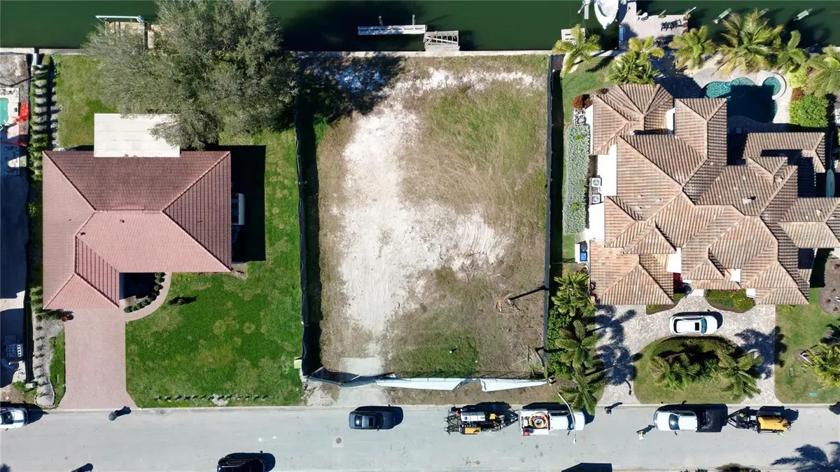 2019 Illinois Avenue Ne, Saint Petersburg, FL 33703 - #1