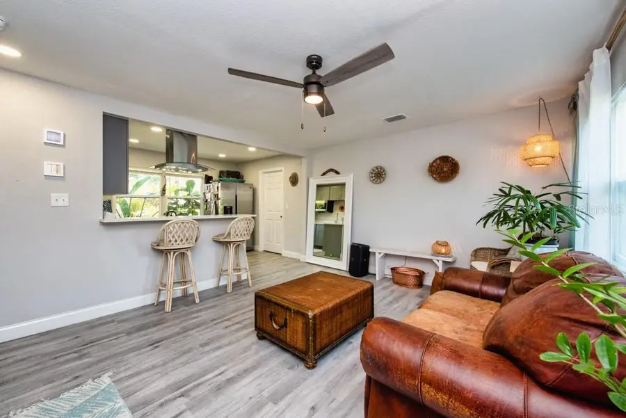 1325 54th Avenue N, Saint Petersburg, FL 33703 - #3