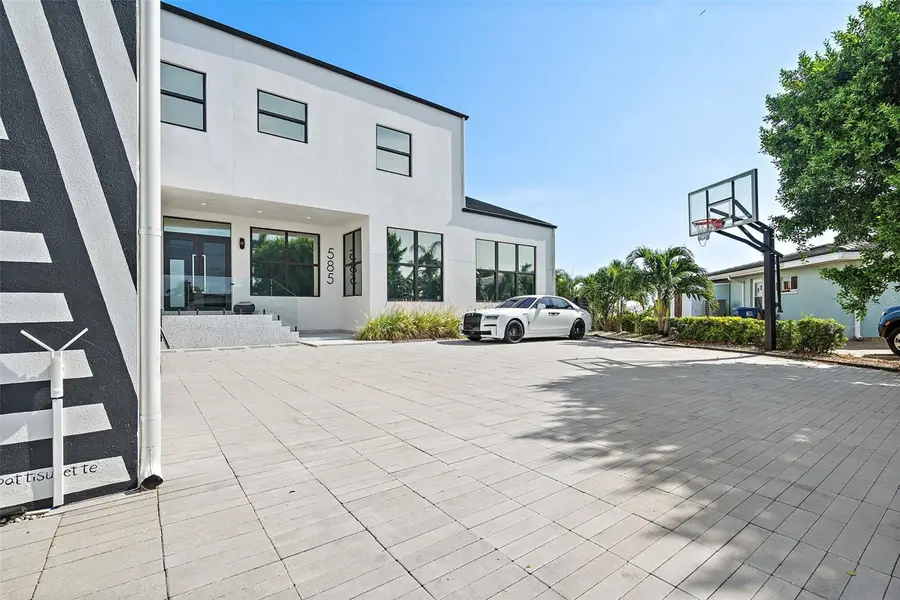 585 Dolphin Avenue Se, Saint Petersburg, FL 33705 - #3