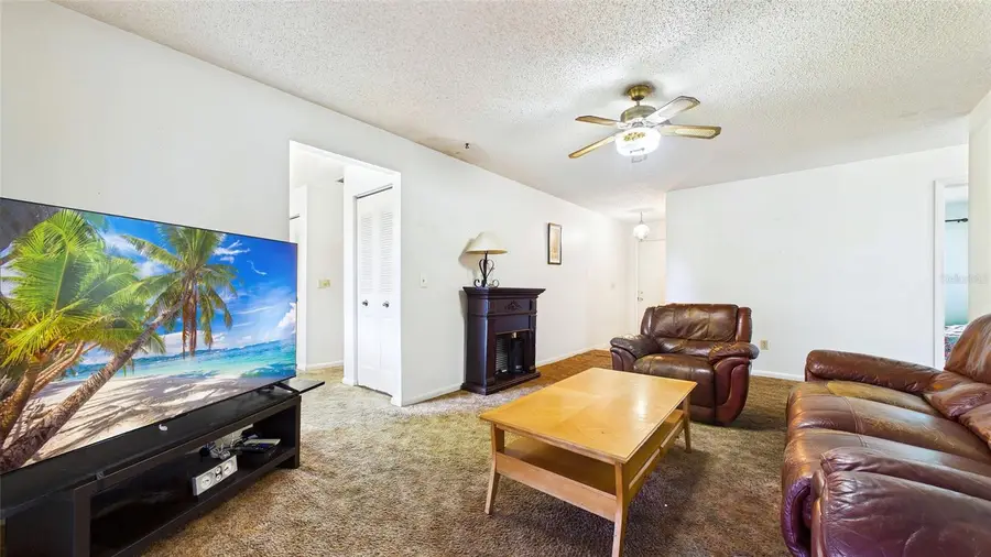 711 Regent Circle S, Brandon, FL 33511 - #2