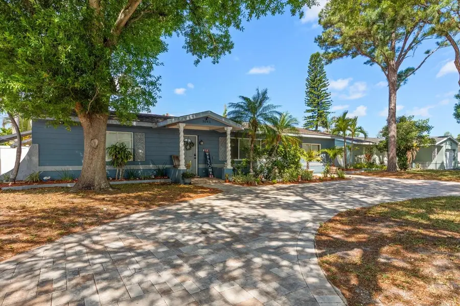 5042 Lake Charles Drive N, Kenneth City, FL 33709 - #2