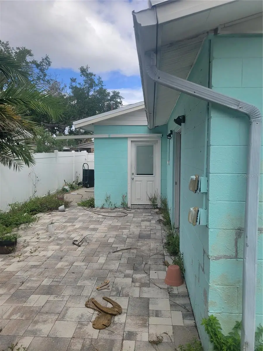 1834 New Hampshire Avenue Ne, Saint Petersburg, FL 33703 - #2