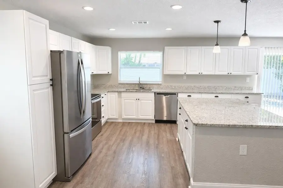 6460 33rd Avenue N, Saint Petersburg, FL 33710 - #3