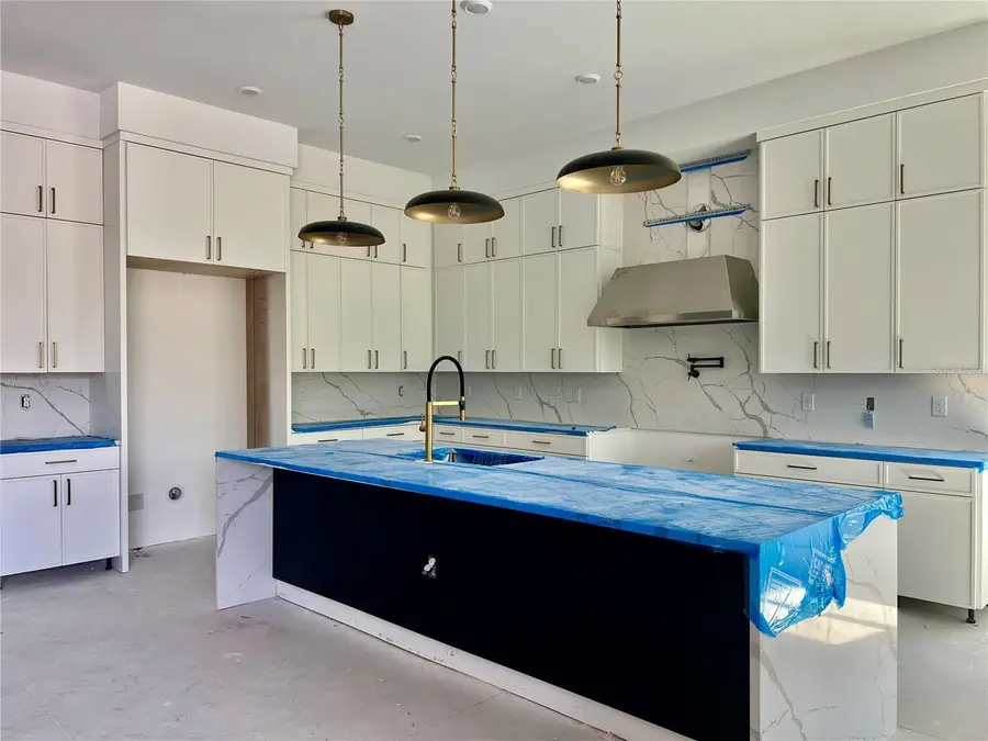 4633 W Kensington Avenue, Tampa, FL 33629 - #2