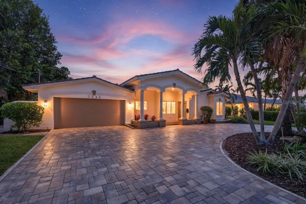 1233 Eden Isle Drive Ne, Saint Petersburg, FL 33704 - #1