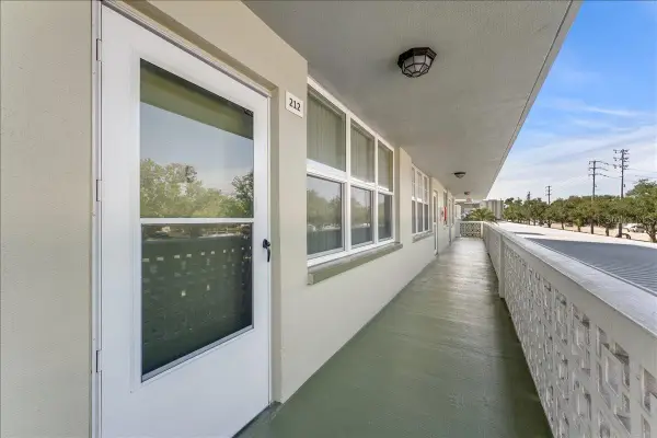 4885 1st Street Ne #212, ST PETERSBURG, FL 33703