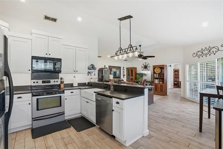 554 Andorra Circle Ne, Saint Petersburg, FL 33703 - #3