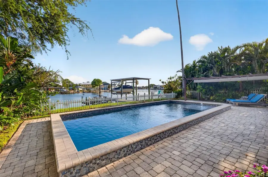 316 89th Avenue Ne, Saint Petersburg, FL 33702 - #3