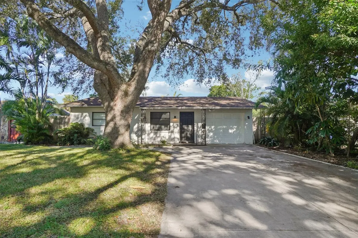 162 SE Lincoln Circle N, Saint Petersburg, FL 33703 - #1