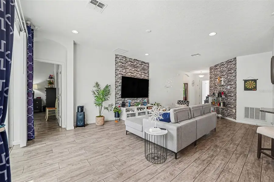 501 Sapphire Dr, Davenport, FL 33837 - #3