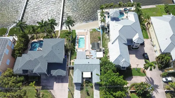 950 Weedon Drive Ne, ST PETERSBURG, FL 33702