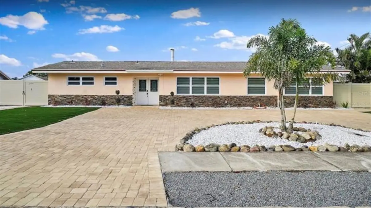 245 78 Th Avenue N, Saint Petersburg, FL 33702 - #1