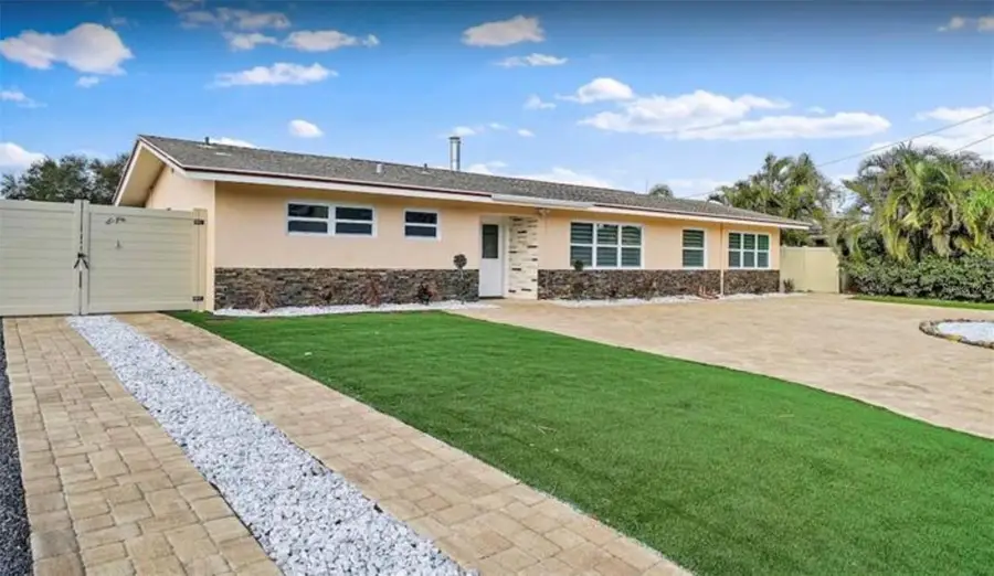 245 78 Th Avenue N, Saint Petersburg, FL 33702 - #2