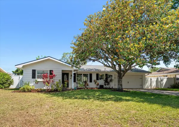 13497 100th Avenue, SEMINOLE, FL 33776